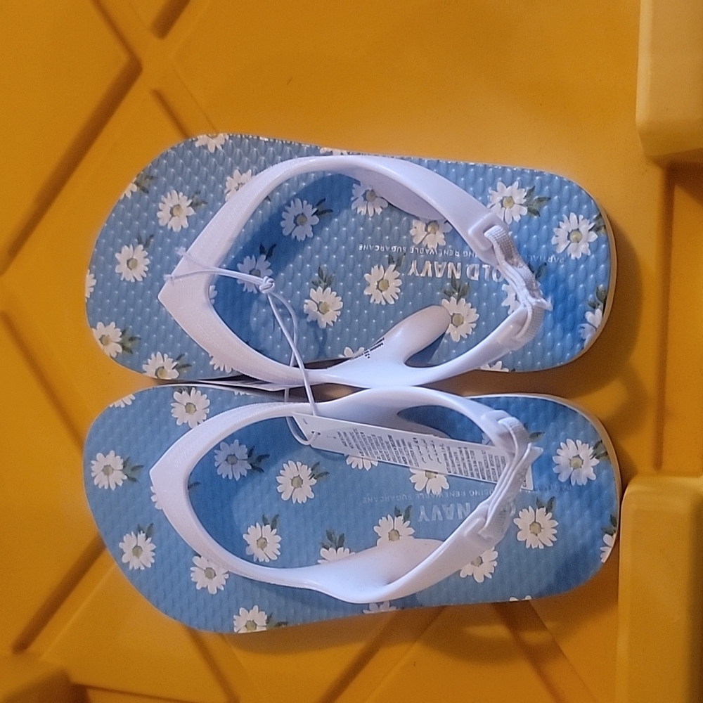 NEW Old Navy Toddler Girls 6 7 8 11 Flip Flops flowers daisies